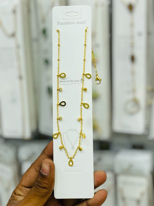A stainless steel gold-tone chain necklace to add an elegant vibe to your everyday look or casual outfit!