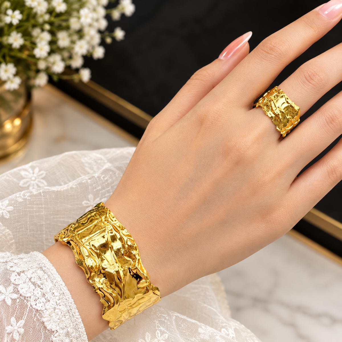 A glossy, golden, crumpled-texture jewellery set to bring out a regal elegance in your look!